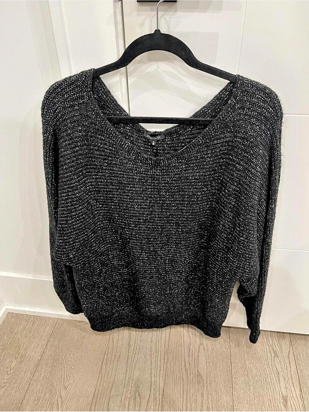 Dynamite V-Neck Sweater in Black Size Medium NWT